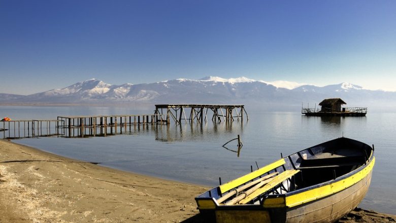 Njihuni me liqenin e Prespës që ofron shumëçka dhe nuk u zhgënjen (Foto/Video)