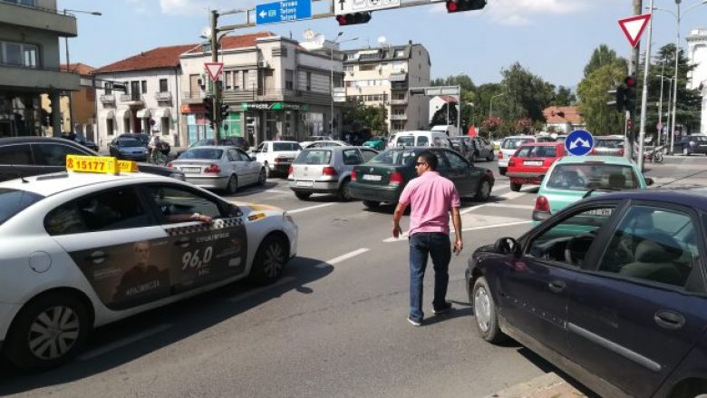 Protestojnë kundër rritjes së taksave, paralajmërojnë qeverinë Zaev