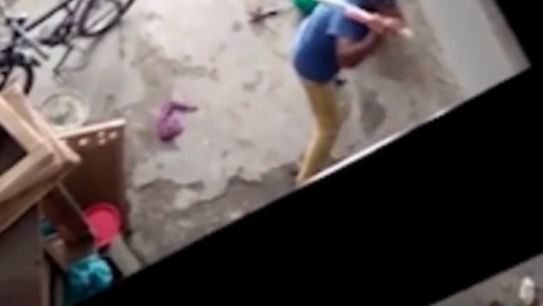 Rrahet brutalisht nga kunati sepse lindi vajzë (Video, +16)