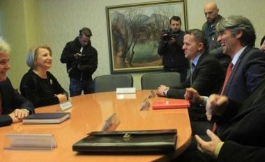 Sot duhet të mbahet takimi i liderëve të partive shqiptare të Maqedonisë