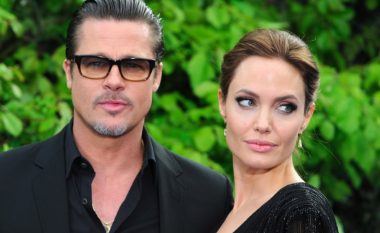 Angelina Jolie rrëfehet pas shkurorëzimit me Pitt: Qaja gjithmonë në dush