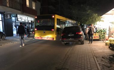 Aksident mes autobusit lokal dhe një veture në Prishtinë