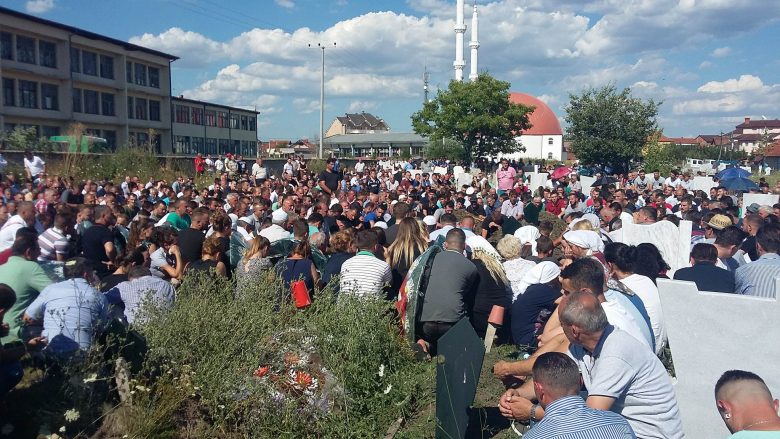 Alidemajt sot do të duhej të ishin në festë: Familjarët që ishin mbrapa në rrugë, thonë se vetura e aksidentuar nuk lëvizte me shpejtësi (Video)