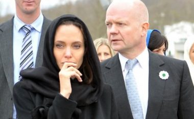 Angelina Jolie flet në Londër për masakrën në Srebrenicë