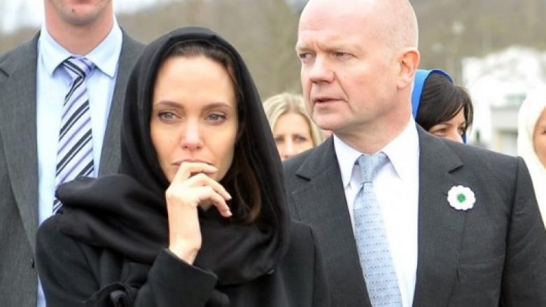 Angelina Jolie flet në Londër për masakrën në Srebrenicë