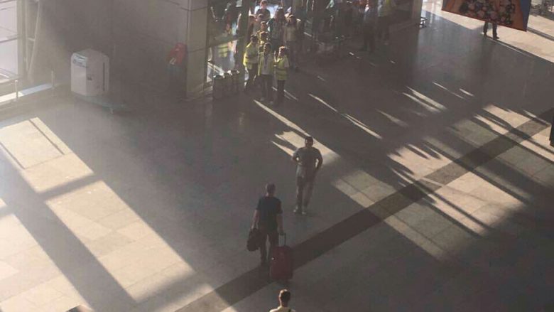 Tymi shkakton panik në Aeroportin e Prishtinës
