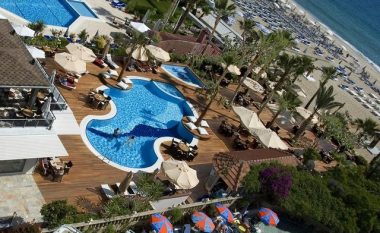 Skandal në Antalia: Katër turistë sulmohen seksualisht nga stafi i hotelit