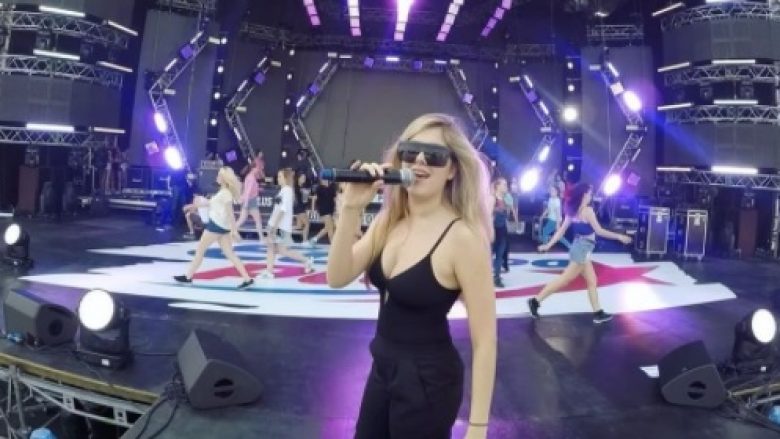 Arilena Ara sjell imazhe prej provave para festivalit muzikor në Rusi (Video)