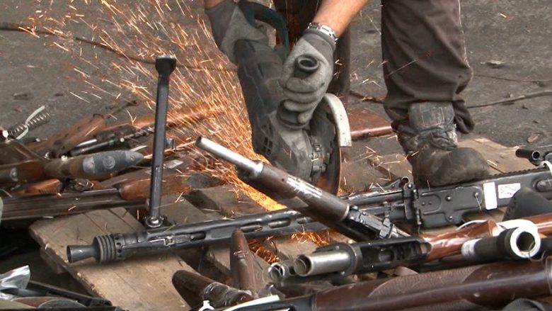 Rreth 260 mijë armë pa leje në duart e qytetarëve të Kosovës
