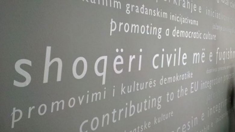 Shoqëria civile kërkon nga institucionet që të reagojnë për keqprezantimin e shqiptarëve dhe të Kosovës në tekstet alternative të historisë