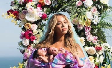 Beyonce mahnitëse në foton e parë zyrtare me binjakët (Foto)