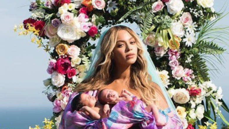 Beyonce mahnitëse në foton e parë zyrtare me binjakët (Foto)