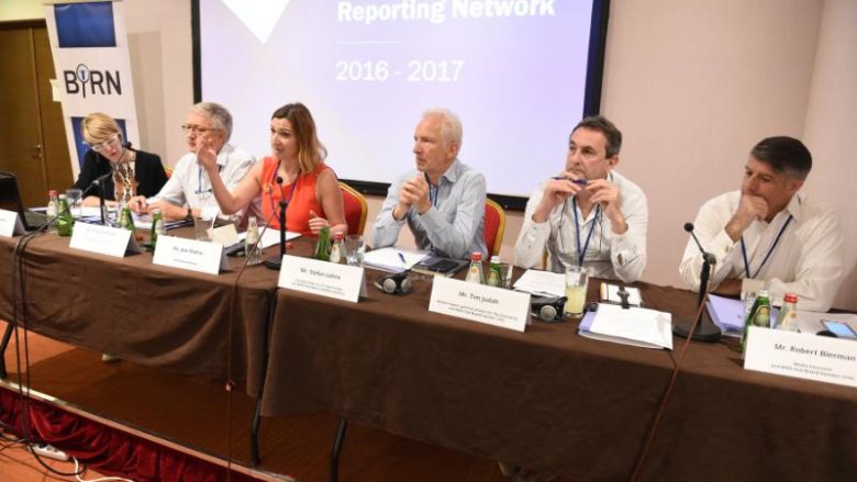 Rritet presioni ndaj mediave në Ballkan