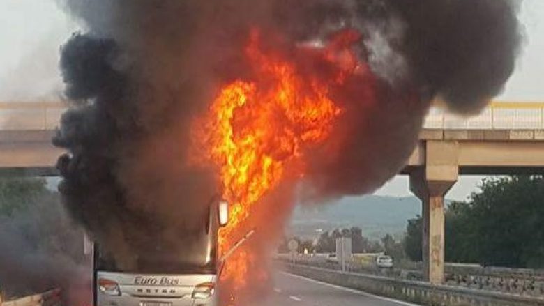 Digjet një autobus që udhëtonte nga Vjena për në Maqedoni (Foto)