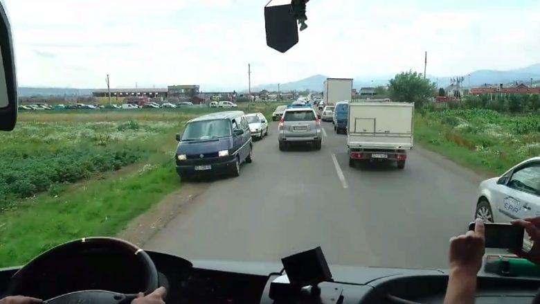 Lojtarët e Vikingurit befasohen gjatë rrugës për Mitrovicë (Video)