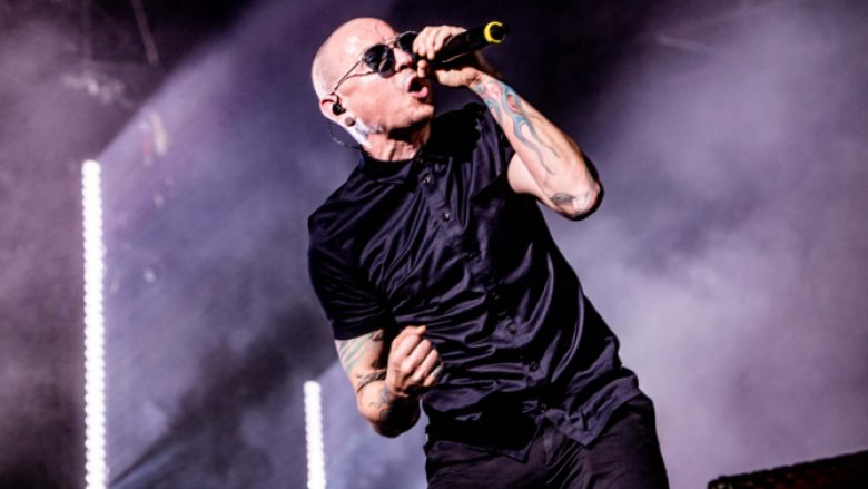 Linkin Park kujtojnë frontmenin e vetvrarë: Të duam e na mungon shumë