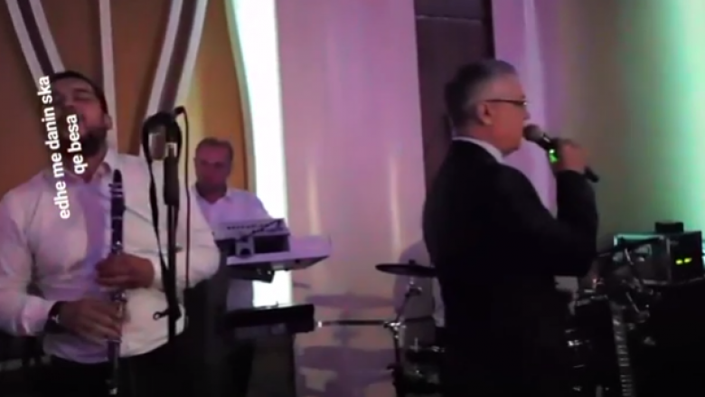 Dani “e kalli” në dasmën e Grabovcit, shikoni pjesë nga performanca e tij (Video)
