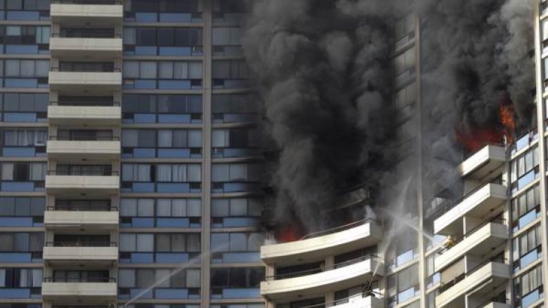 Tre të vdekur nga një zjarr në një ndërtesë në Honolulu (Video)