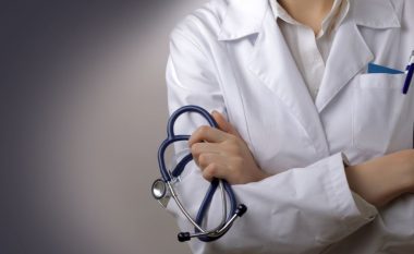 Shoqata e Mjekëve Familjarë në RMV paralajmëron grevë, kërkon rritje të pagesës për kuotën e pacientëve