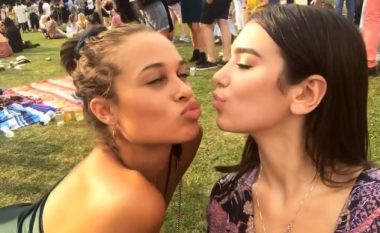 Dua Lipa shfaqet duke u puthur me një femër (Foto)