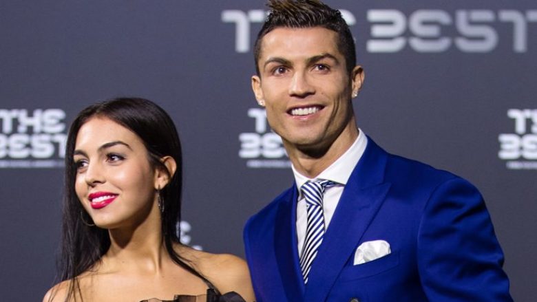 E dashura e Ronaldos pesë muajshe shtatzënë, por trupi i saj është në top formë (Foto)