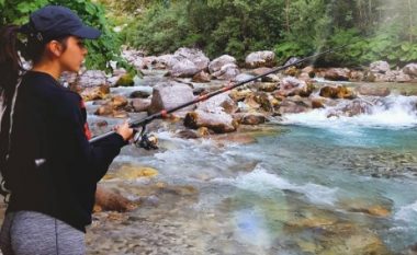 Elita Rudi bën thirrje për ambient të pastër, por nuk dihet nëse ka marr pjesë në pastrimin e liqenit të Badovcit (Foto)