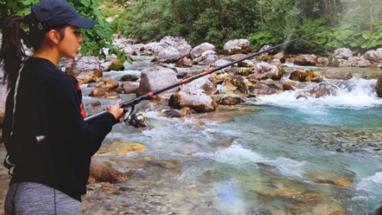 Elita Rudi bën thirrje për ambient të pastër, por nuk dihet nëse ka marr pjesë në pastrimin e liqenit të Badovcit (Foto)