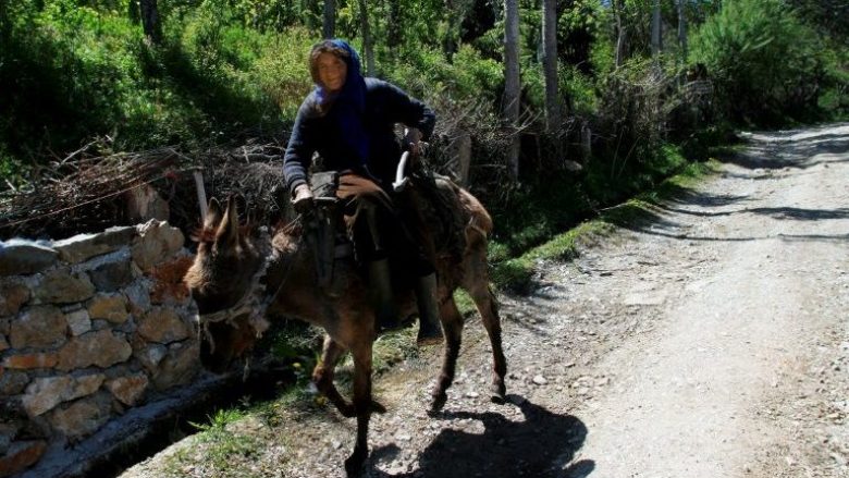 Bullgaria po boshatis fshatrat e Shqipërisë përmes pasaportave, ato po kthehen në zona fantazmë! (Foto)