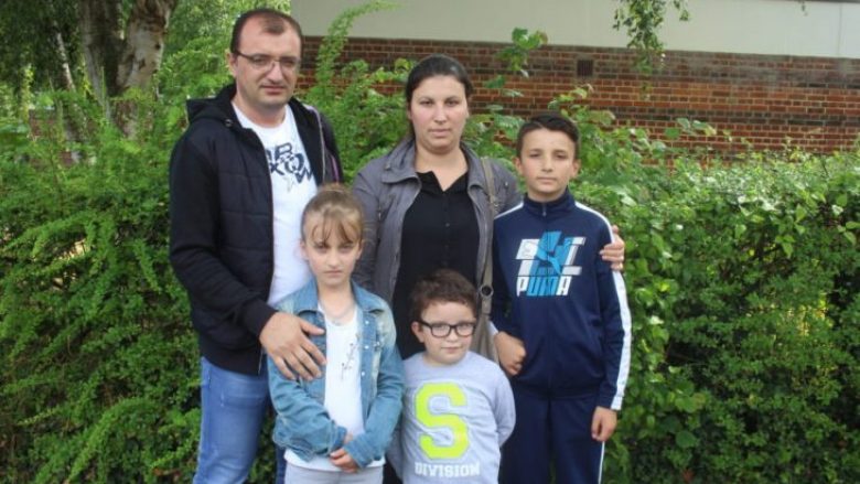 Familja kosovare refuzon dëbimin nga Franca