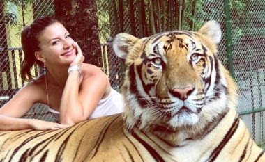 Floriana Garo pozon pranë një tigri (Foto)