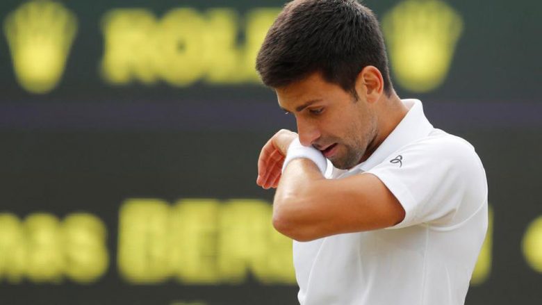 Novak Djokovic përshëndetet nga Wimbledoni