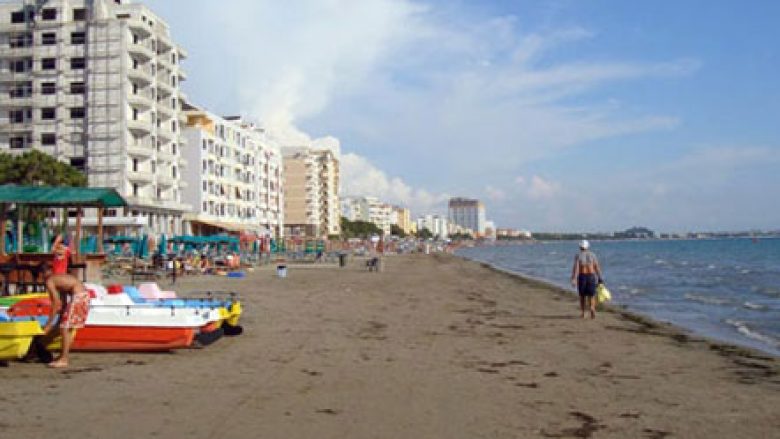 10-vjeçari polak bie nga ballkoni i hotelit në Durrës, ndodhet në spital në gjendje të rëndë