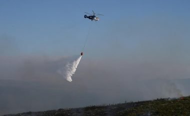 Rrëzohet një helikopter zjarrfikës në Turqi, ekuipazhi i mbijeton aksidentit