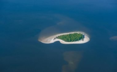 Thesaret e fshehura: Njihuni me ishujt të cilët para disa vjetësh nuk ekzistonin fare (Foto/Video)