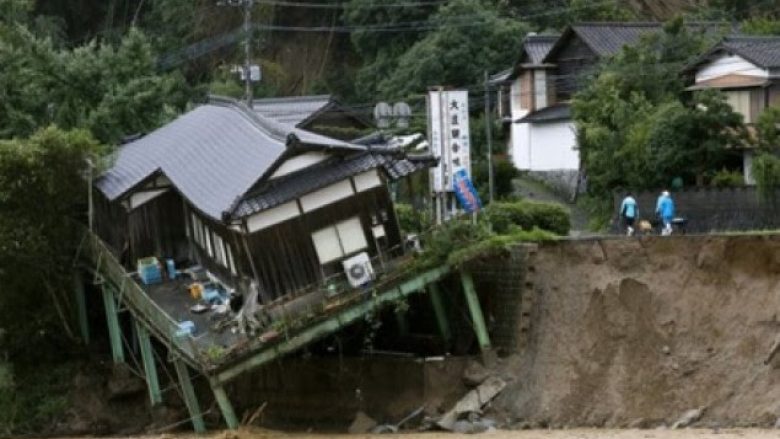 Moti i keq përfshin Japoninë, 15 të vdekur