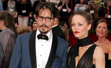 Johnny Depp i dëshpëruar, i lutet ish-bashkëshortes së tij të kthehen bashkë (Foto)