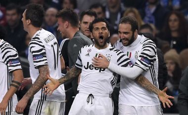 Juventusi vazhdon në kërkim të mbrojtësit të djathtë, dy lojtarë në orbitën e bardhezinjëve