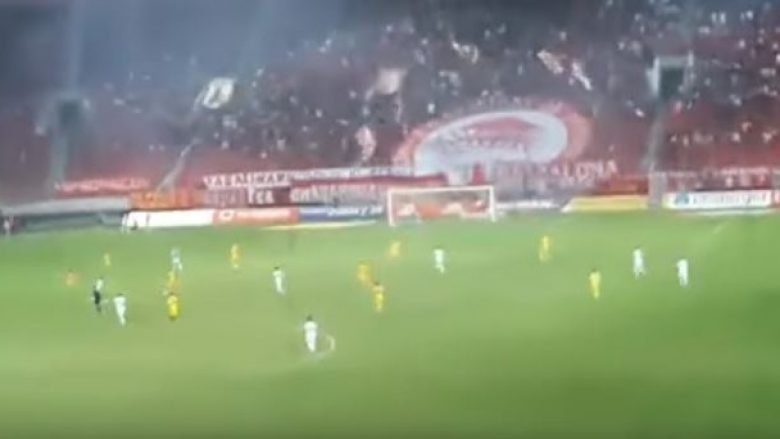 Tifozët e Olympiacosit provokojnë Besnik Hasin, hapin pankartën “Kosova është Serbi” (Video)