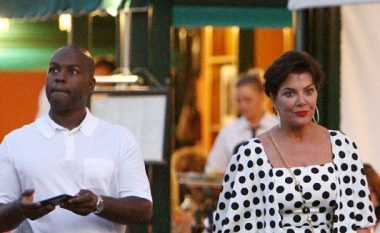 Kris Jenner në pushime, nuk ndikohet nga problemet e djalit (Foto)