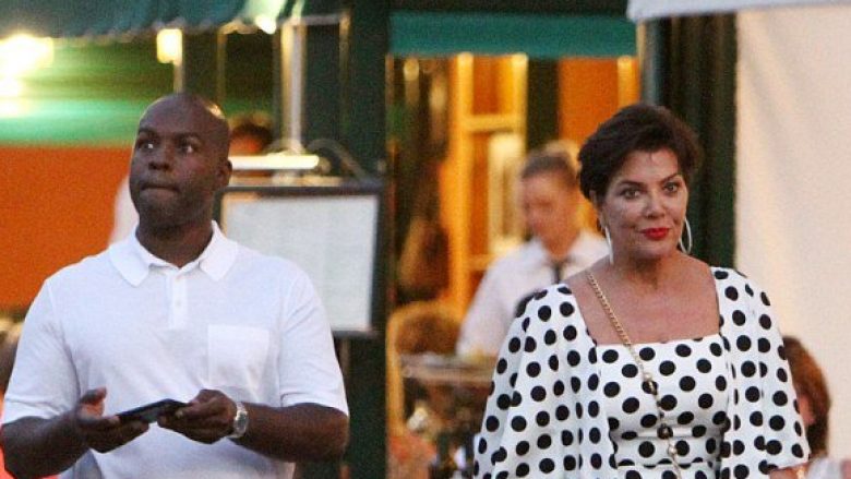 Kris Jenner në pushime, nuk ndikohet nga problemet e djalit (Foto)
