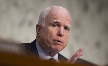 Diagnostimi me kancer i McCain, reagojnë Trump, Obama dhe Clinton: Je luftëtar John, dërgoje në ferr