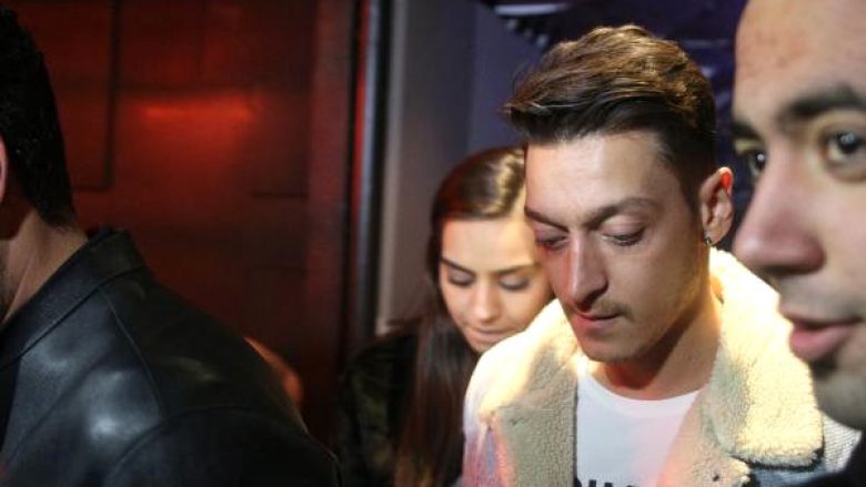 Mesut Ozil i propozon martesë aktores turke