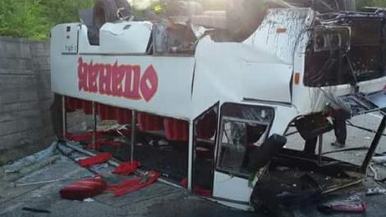 Aksidentohet minibusi në Serbi, 27 të lënduar