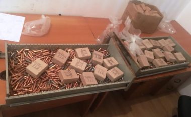 Konfiskohet sasi e madhe municioni dhe drogë në Vërmicë (Foto)