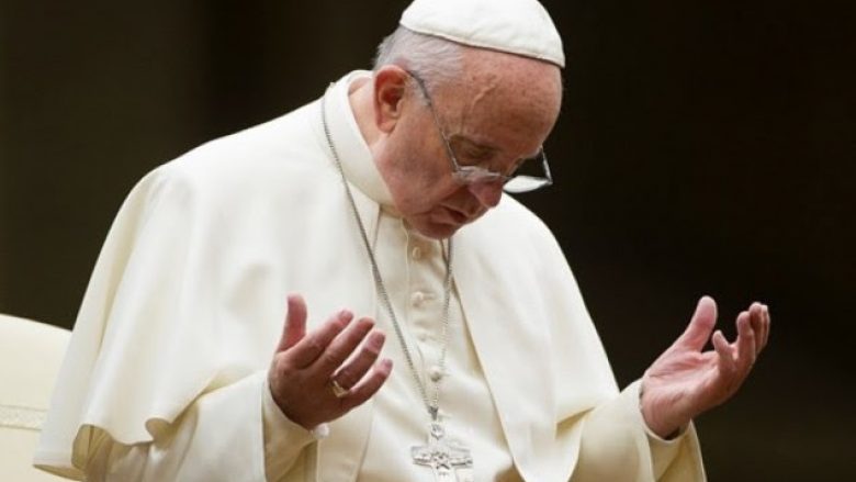 Papa Francesku: Lutem që për shqiptarët të ketë bekime hyjnore për paqe