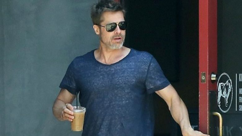 Brad Pitt sfidon moshën, shfaqet vital dhe trend në imazhet e fundit (Foto)