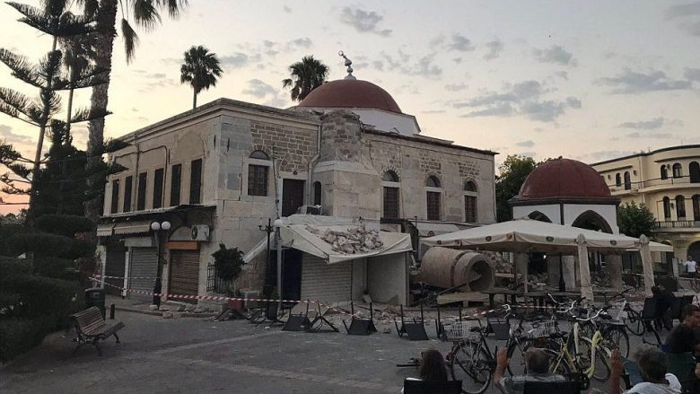Tërmeti vdekjeprurës në Greqi dhe Turqi, publikohen pamjet e dëmit dhe të tmerrit të përjetuar nga banorët (Foto/Video)