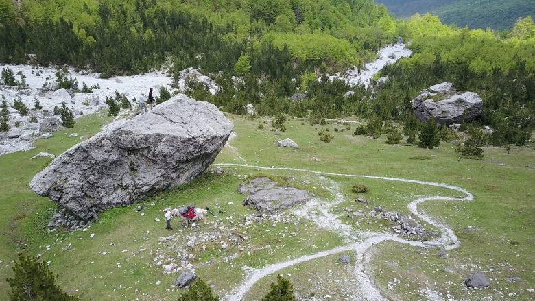 Alpet shqiptare, bukuritë që po i lënë “pa frymë” gjermanët kur vijnë në Shqipëri! (Foto)