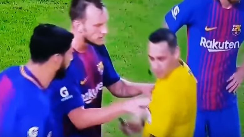 Rakitic ka një arsyetim të fortë se pse e shtyu gjyqtarin (Video)