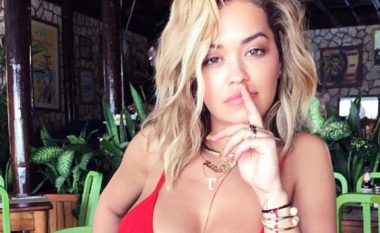 Rita Ora joshëse në plazhet e Xhamajkës (Foto)